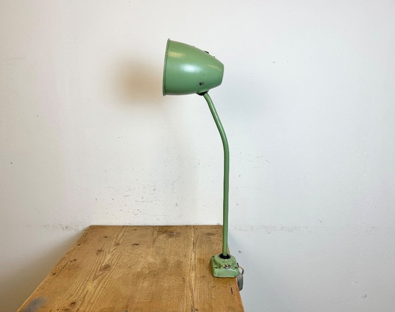 Image 1 of Lampada da tavolo industriale verde da officina, anni '60