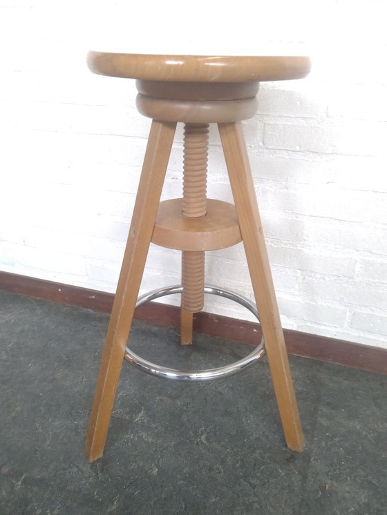 Image 1 of Sgabello da studio regolabile in legno