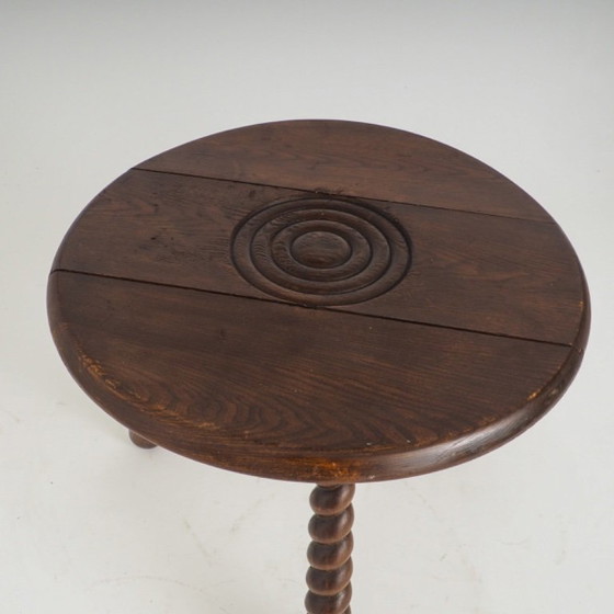 Franse eikenhouten driepoot bijzettafel, toegeschreven aan Charles Dudouyt. – Wood (photo 16 of 17)