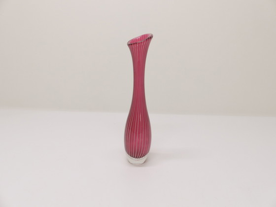 Image 1 of Scandinavian Pink Glass Tulip Vase - Vicke Lindstrand - Kosta Boda