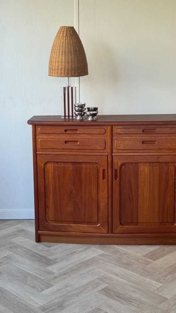 Image 1 of Credenza vintage in teak, arrotondata