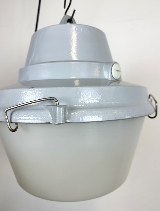 Image 1 of Lampada a sospensione industriale in alluminio pressofuso grigio, anni '80