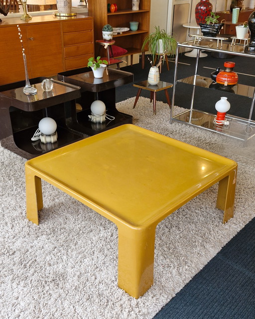 Coffee table space age B&B Italia Amante 70s ochre yellow