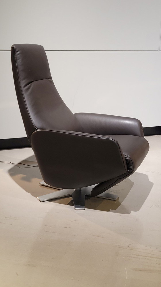 Image 1 of Skye Cigarro