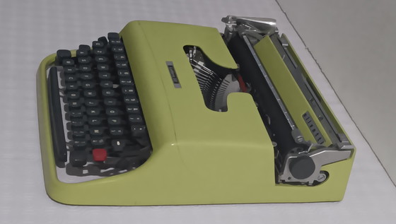 Image 1 of Schreibmaschine olivetti lettera 22 apfelgrün