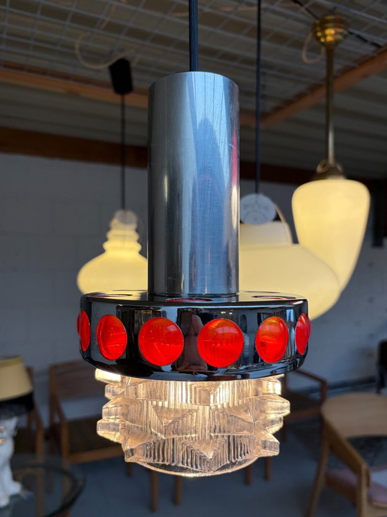 Massive chromen met rood glazen hanglamp, 1960's – Hanglampen, Plastic, Glass (photo 10 of 11)