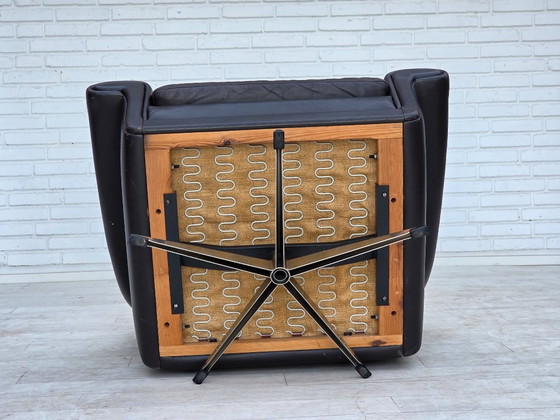 Image 1 of Deense draaibare fauteuil met hoge rugleuning uit de jaren 60 van Aage Christensen, meubelleer