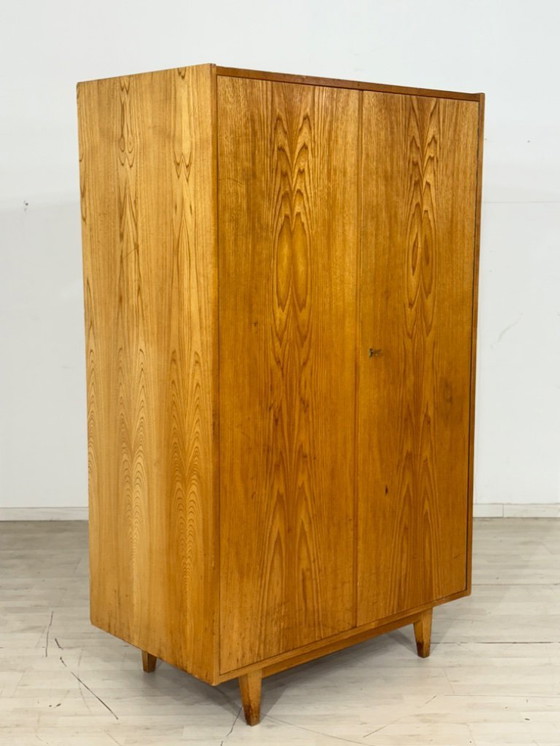 Image 1 of Bellissimo armadio/ripostiglio/mobiletto vintage Hellerau, metà secolo.