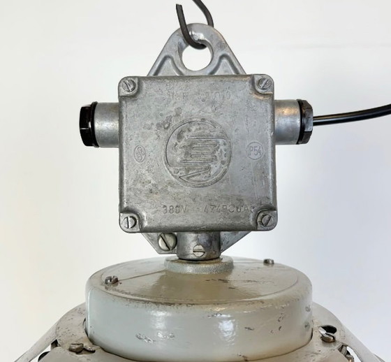 Image 1 of Lampada industriale a gabbia in alluminio con vetro opalino di Elektrosvit, anni '70