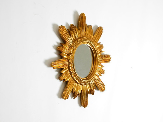 Image 1 of Bellissimo specchio da parete italiano del Mid Century Sunburst in legno e resina, placcato oro