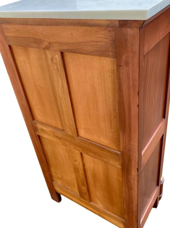 Image 1 of Scrivania in stile Impero con piano in marmo bianco, finitura mogano e ottone, 6 cassetti