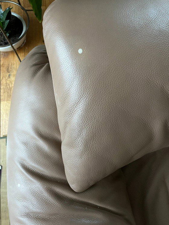 Image 1 of Cassina Maralunga - 2 lederen fauteuils en 1 voetenbank