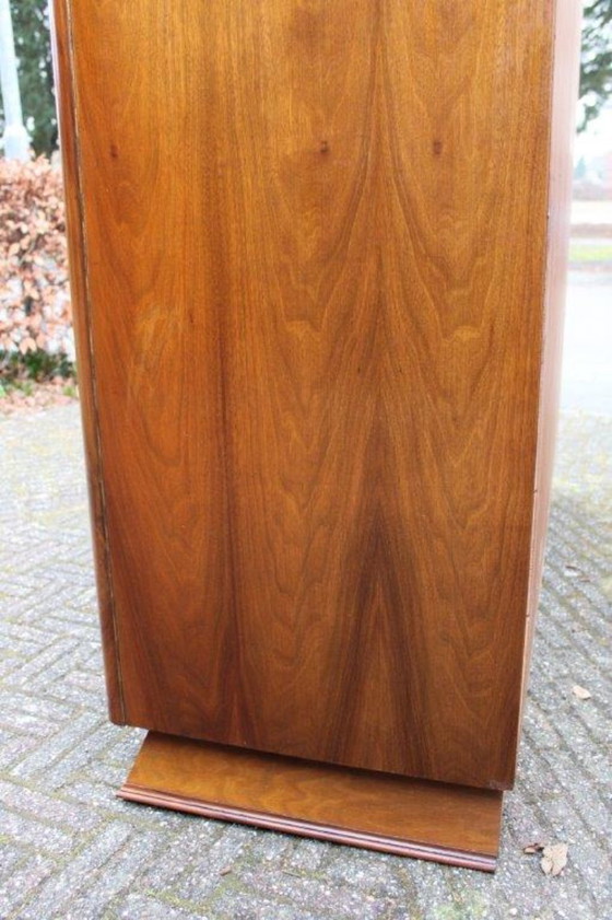 Image 1 of Vintage (jaren 30-50) 3-deurs houten kledingkast, 2x 1/3 leg en 1/3 hang