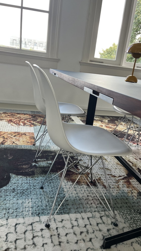 4x VITRA Eames DSR Stuhl mit Chromfuß – Esszimmerstühle, Metal, Plastic (photo 2 of 6)