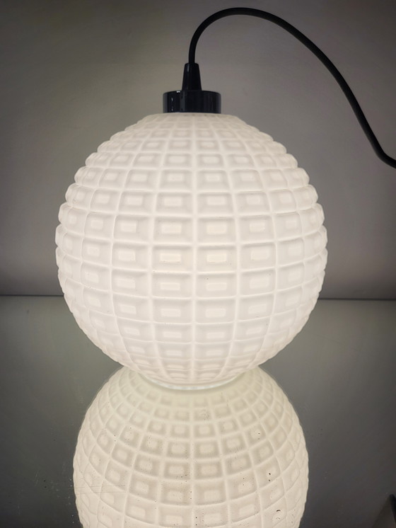 Image 1 of Lampada a sospensione opalina in stile scandinavo