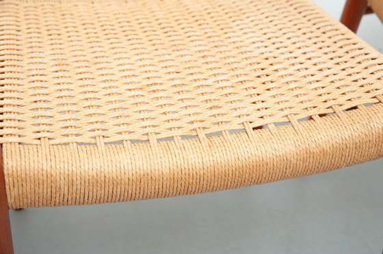 Image 1 of 4x eetkamerstoelen model 75 gemaakt van teakhout van Niels Otto Møller voor J.L. Møller Møbelfabrik (jaren 50)