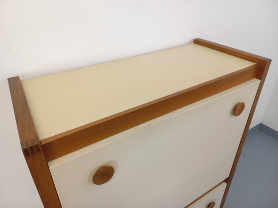 Image 1 of Secrétaire meuble de rangement vintage en bois de chêne et mélaminé blanc écru des années 70
