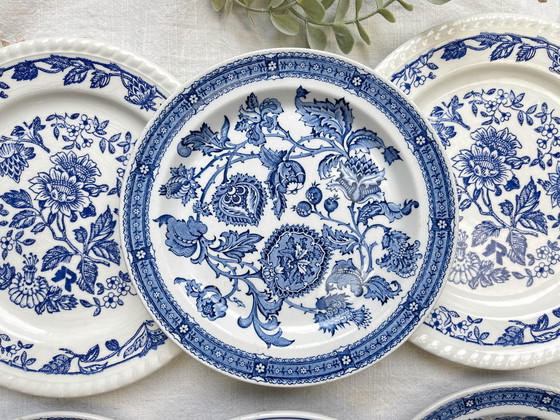 Image 1 of 6 piatti vintage in porcellana bianca e oro + 6 piccoli piatti Ridgway giacobini blu spaiati