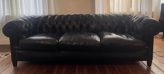 Elegante Chesterfield negro, Sofás de 3 plazas, Cuero (foto 5 de 5)