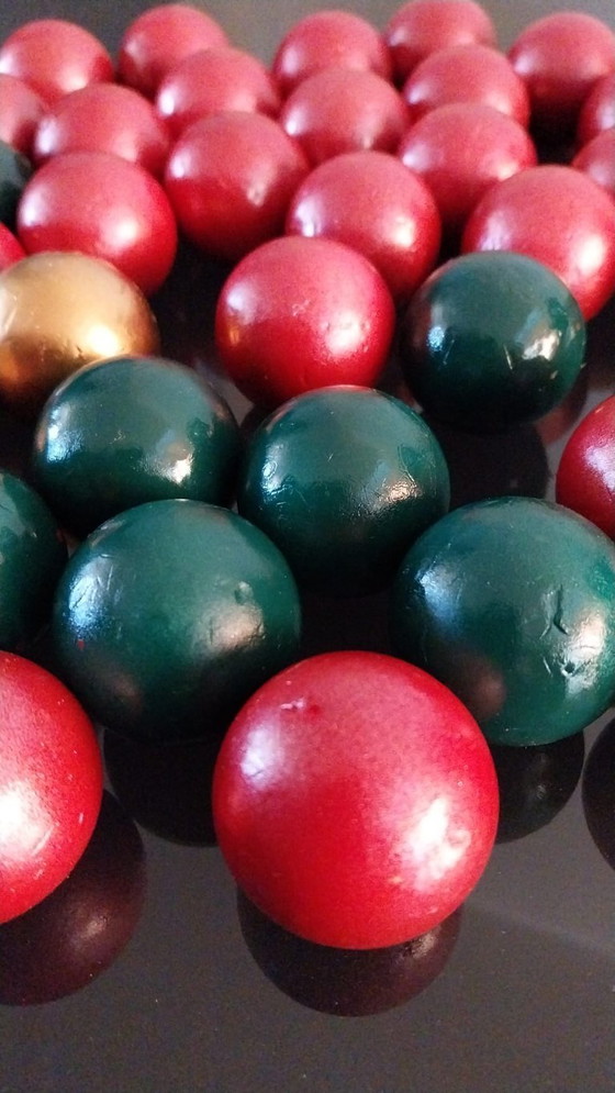 Image 1 of Set di palline decorative natalizie in rosso, verde e oro. Perfette come centrotavola, riempimento di vasi, decorazione di ghirl