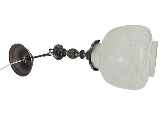 Image 1 of Lampada a sospensione vintage in stile Hollywood Regency, in ottone e vetro satinato, anni '70.