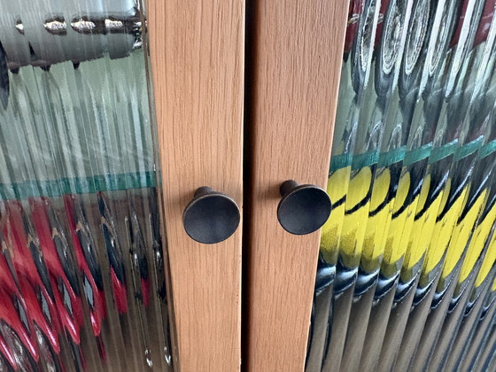 Image 1 of Lage vitrinekast met ribbelglas