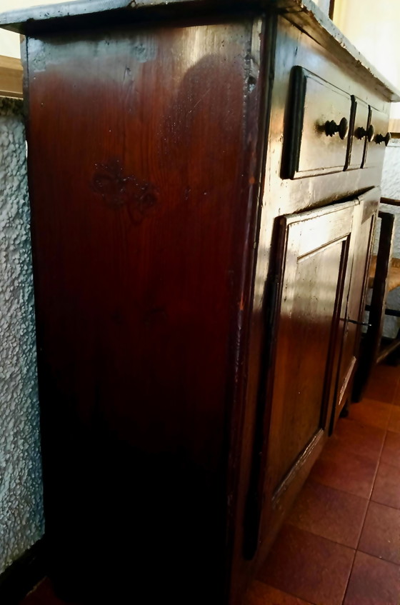 Buffet bas Madia du 19e siècle en Noyer Massif avec 3 Tiroirs et Compartiment 2 Portes – Metal, Paper (photo 4 of 6)