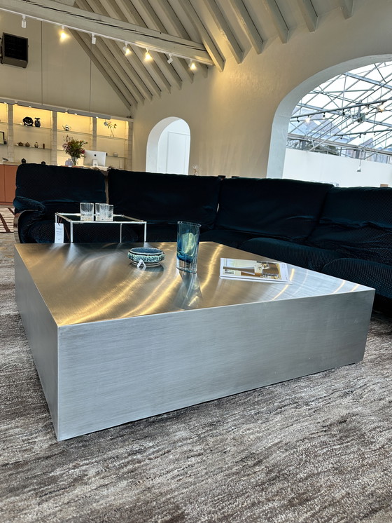 Image 1 of Mesa de centro cúbica de acero inoxidable