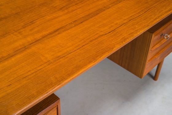 Image 1 of  Dänischer Teakholz-Schreibtisch von Peter Lovig Nielsen für Hedensted Mobelfabrik, 1972