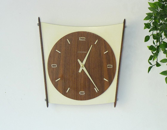 Image 1 of Vintage wandklok JUNGHANS uit de jaren 60/70, minimalistisch, atomisch Deens design, teakhout.