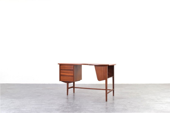 Image 1 of Mid Century Nierenförmiger dänischer Teak-Schreibtisch, 1960er Jahre.