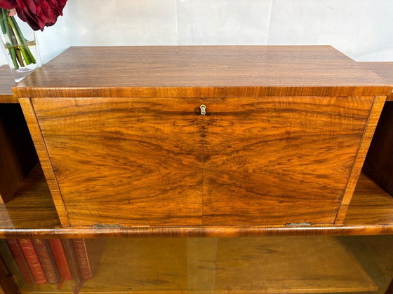 Vintage Art Deco bureau uit de jaren 1930 van wortelnotenhout met vitrinekast – Schrijftafel met klep aan de (photo 5 of 12)