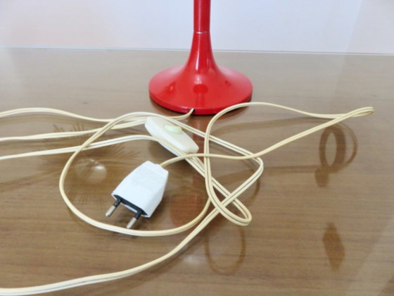 Pierre Disderot Tulpenfuß Tischlampe, rot lackiertes Aluminium und Opalglas, Frankreich, 1970 – Tischlampen (photo 10 of 11)