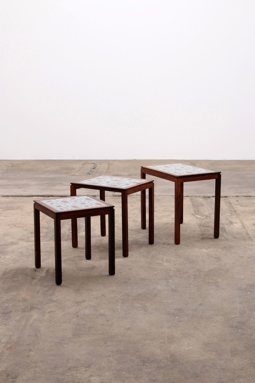 Ensemble de tables d'appoint danoises d'époque avec carreaux marron crème, 1960
