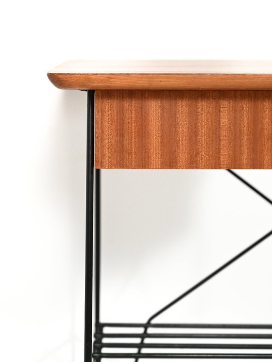 Image 1 of Mesita de noche escandinava de caoba y hierro de IKEA, modelo “Rolf”