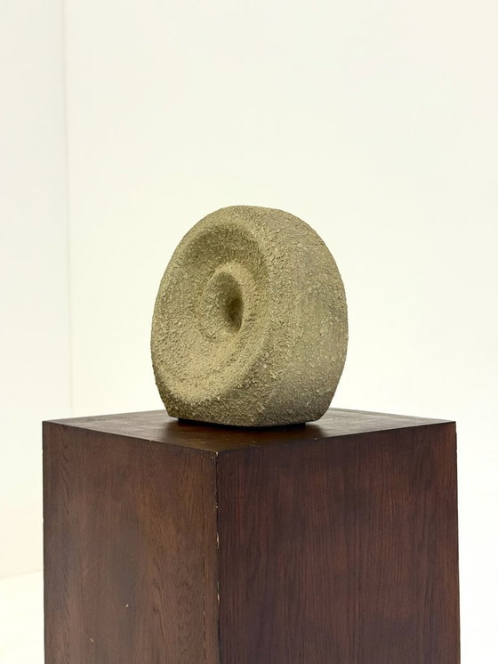 Image 1 of Scultura rotonda beige unica