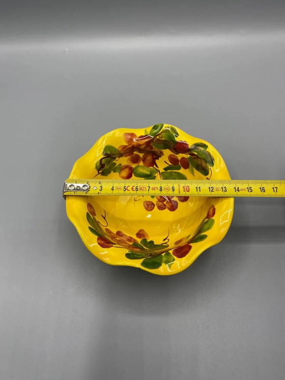 Yellow earthenware bowl, scalloped edge, hand-painted cherry decoration, Blum workshop San Remo, Italy (photo 3 of 5)