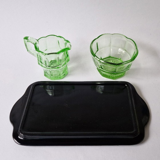Image 1 of Servizio da crema in vetro uranio su sottopiatto nero - anni '30