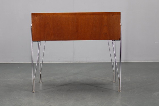 Image 1 of 1960er Jahre Dänischer Teak Regalschrank mit verchromten Beinen