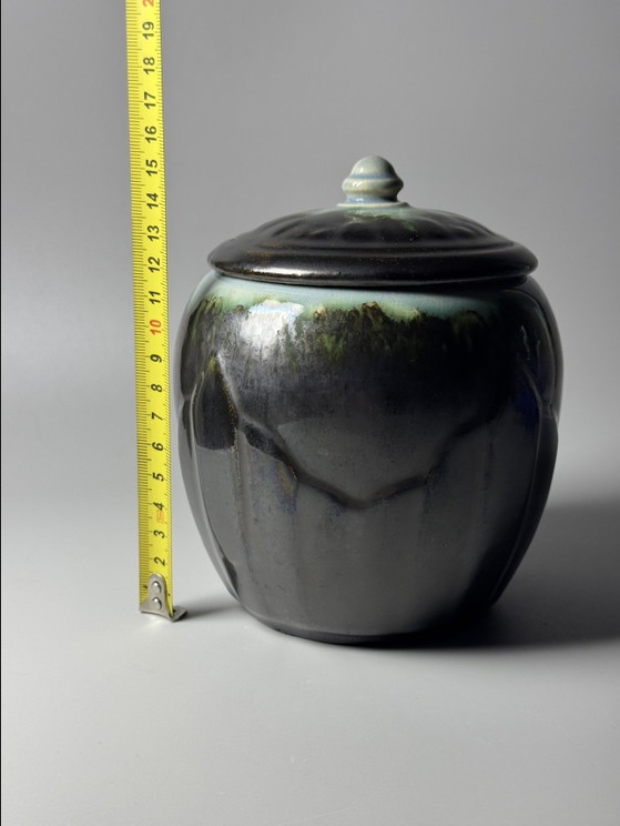 Vaso in ceramica Art Déco con coperchio — Faïencerie De Thulin, Belgio – Oggetti decorativi (photo 11 of 13)