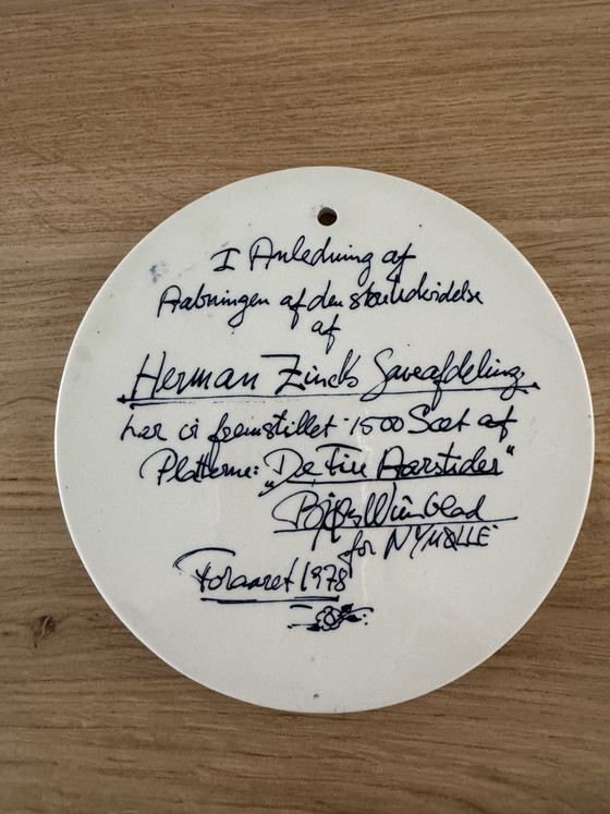 Rare Set (2) Vintage Wall Plates 'The Four Seasons' incl. Original Box – Bjørn Wiinblad for Nymølle (1978) (photo 5 of 9)