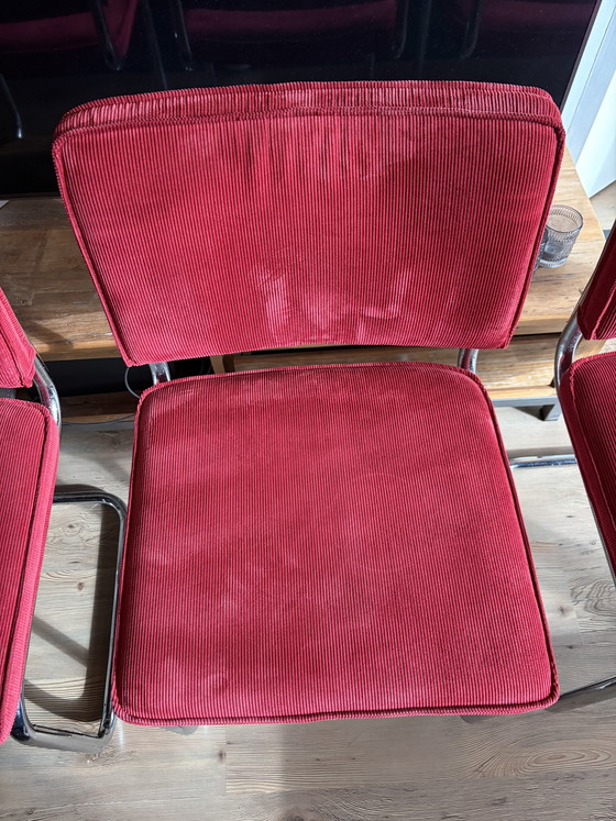 Image 1 of 3 sillas Zuiver Ridge Rib con tela acanalada roja