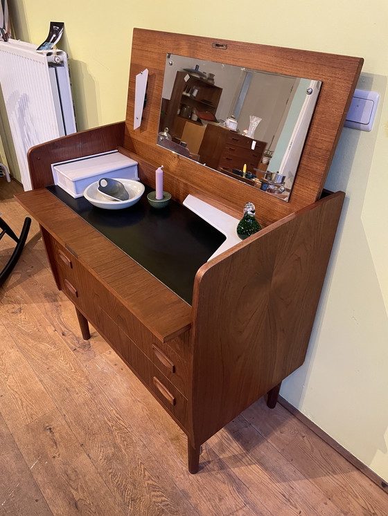 Image 1 of Kaptafel / ladekast vintage uit Denemarken teak fijner