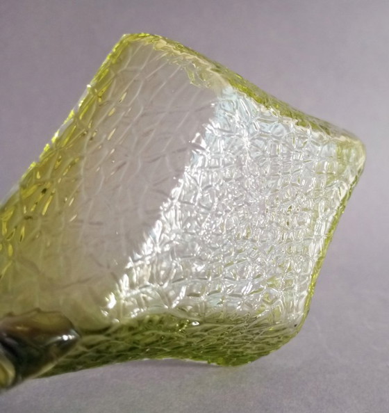 Image 1 of Kralik art-deco/jugendstil emerald crystal martele-decorated serving bowl with handle, 1910s