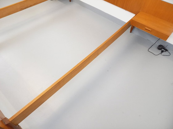 Image 1 of Lit double vintage style scandinave en teck des années 60 avec chevets suspendues et lampes intégrées