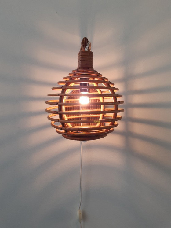 Image 1 of Prachtige vintage rotan wandlamp, mcm bedlampje rattan