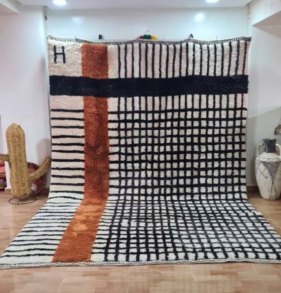 Image 1 of High quality Mrirt Moroccan rug with geometric design