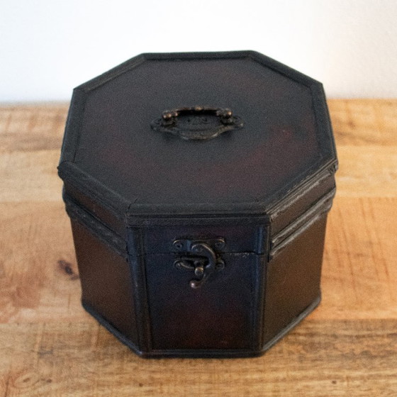 Boîte en bois octogonale vintage avec similicuir: style brocante antique – Objets déco, Wood (photo 2 of 10)