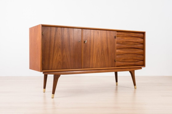 Image 1 of Credenza scandinava in teak, stile Mid-Century Modern, di Sven Andersen, del 1960.
