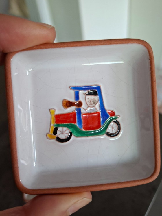 Set di quattro ciotole in ceramica con illustrazioni di auto, Bianco, Vintage (foto 4 di 7)